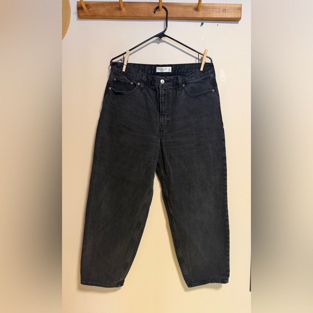 Abercrombie & Fitch Women's Black The Tapered Loose - 31S/12S